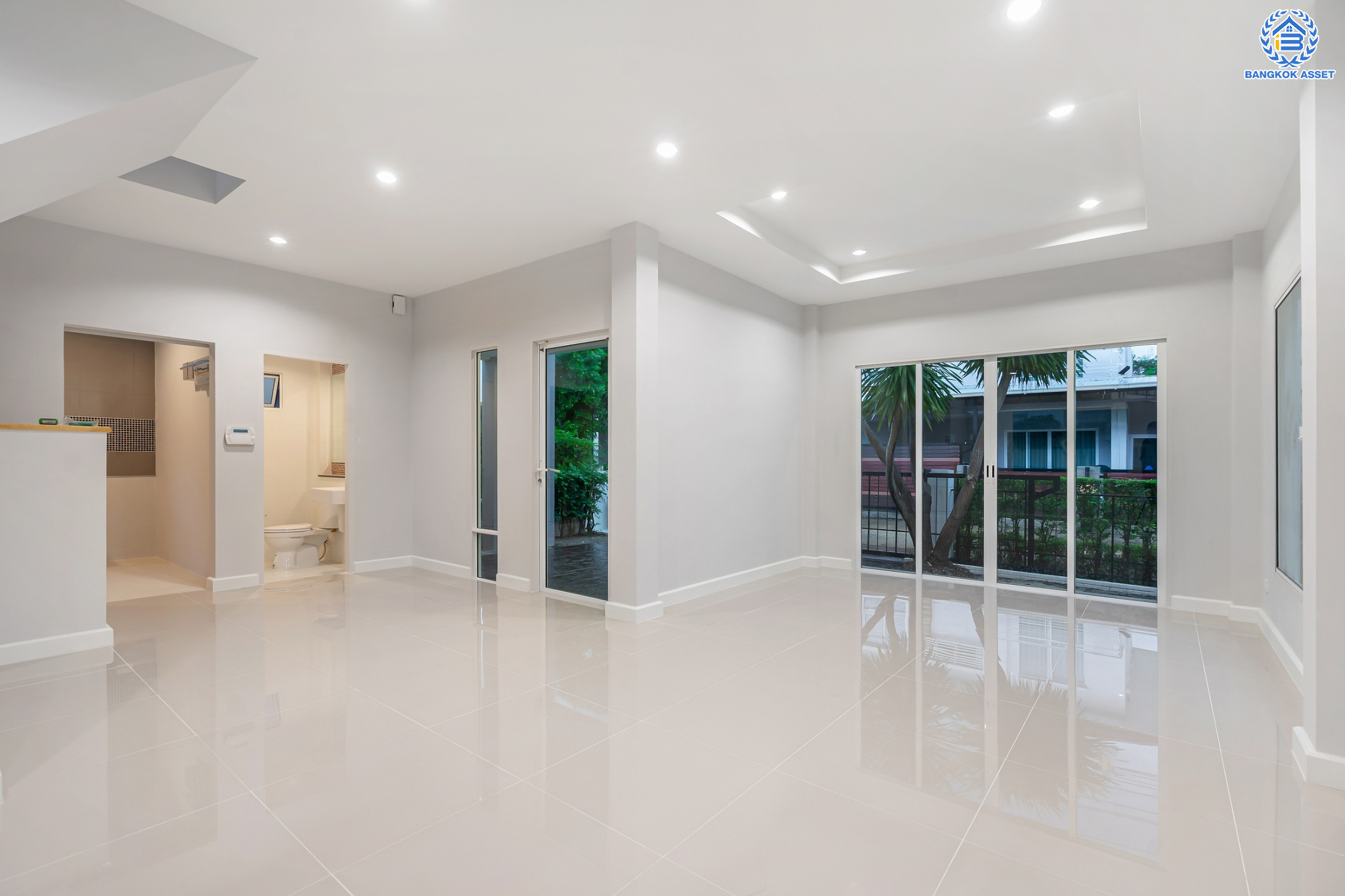 บ้านแฝดมือสองนนทบุรี ม.เดอะคลัสเตอร์วิลล์4 ราชพฤกษ์-สิรินธร เนื้อที่ 40.5 ตร.ว. ฟังก์ชันระดับบ้านเดี่ยว 3 ห้องนอน 3 ห้องน้ำ จอดรถได้ 2 คัน พร้อมพื้นที่ใช้สอย 150 ตร.ม. Facilitie ครบครัน การเดินทางสะดวก ใกล้วงเวียนพระรามห้า, The Walk และจุดขึ้นทางด่วน "ศรีรัช"...